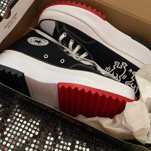 Converse Keith Haring hike